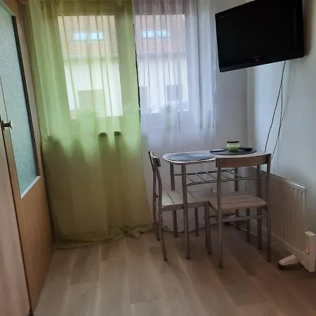 Utulne U Marianskeho Udoli V Brne - Lisni Apartament *