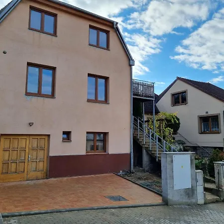 Utulne U Marianskeho Udoli V Brne - Lisni Apartment *